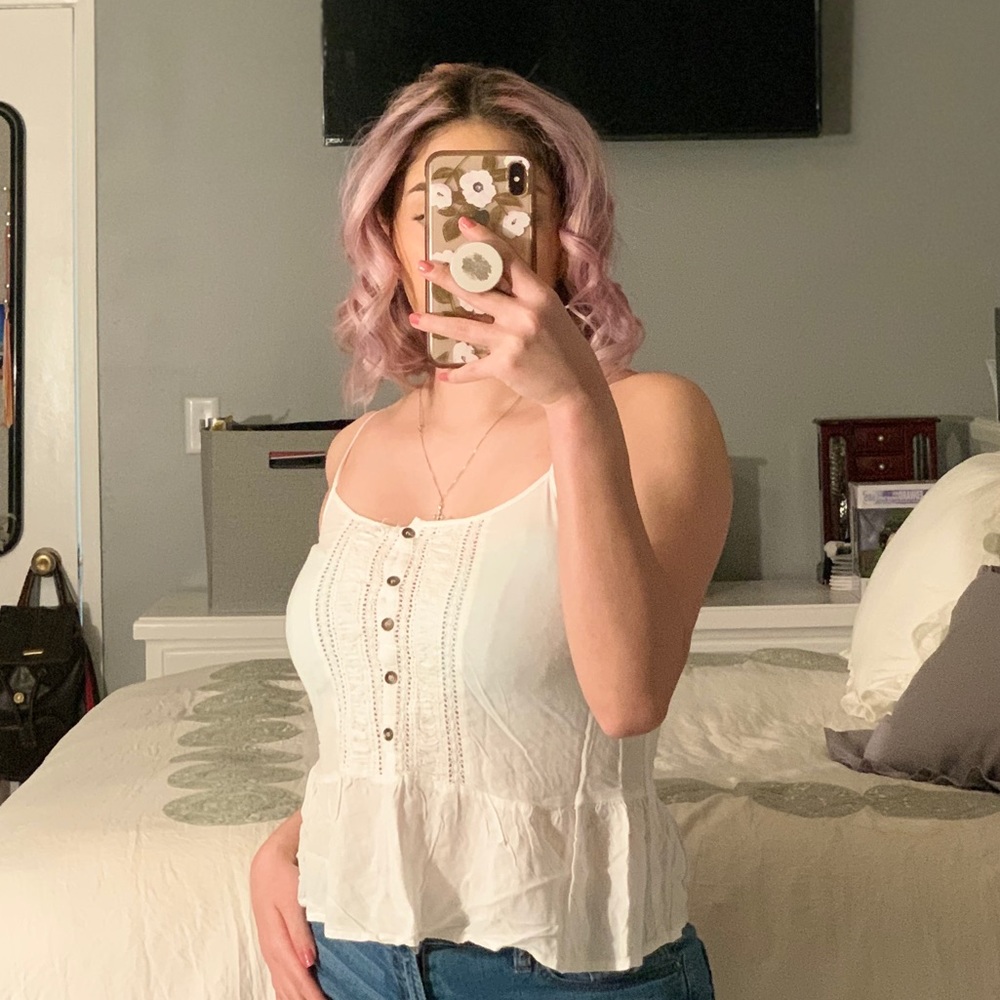 Woman’s white tank top forever 21
